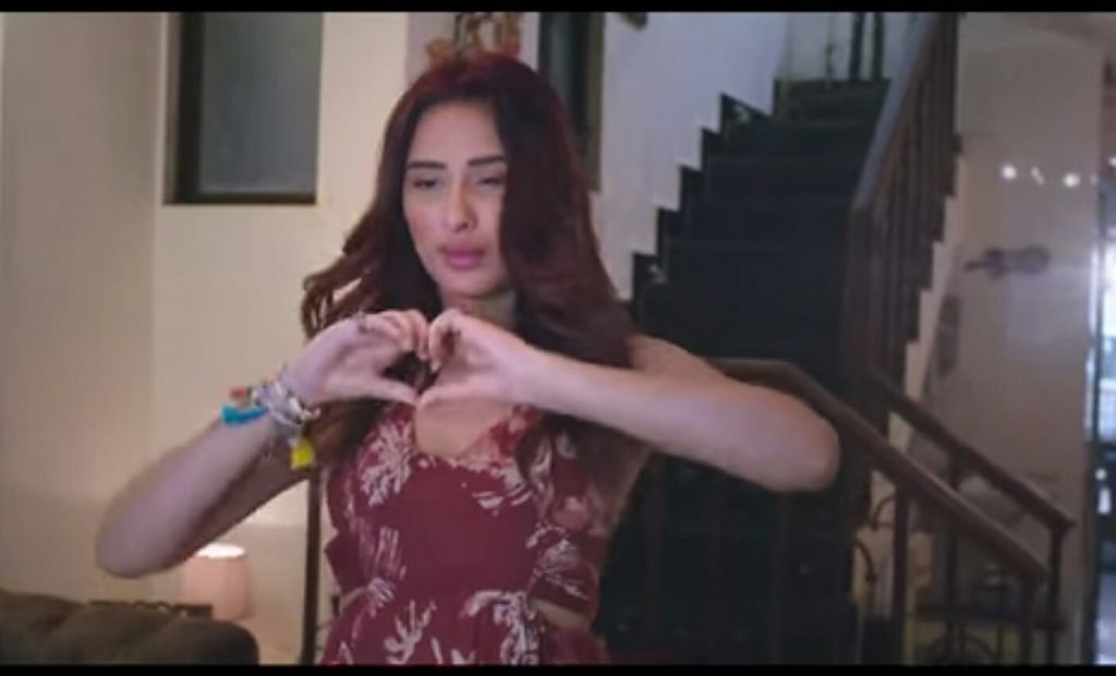 Mahira Sharma & Paras Chhabra’s new song with Meet Bros “Hashtag Love Soniyea” is out now