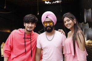 TIPS MUSIC PRESENTS “PEKKE TURR JAANA” FEATURING BHAVIN BHANUSHALI & ANJALI ARORA, SUNG BY JAZZKIRAT SINGH & SHOWKIDD