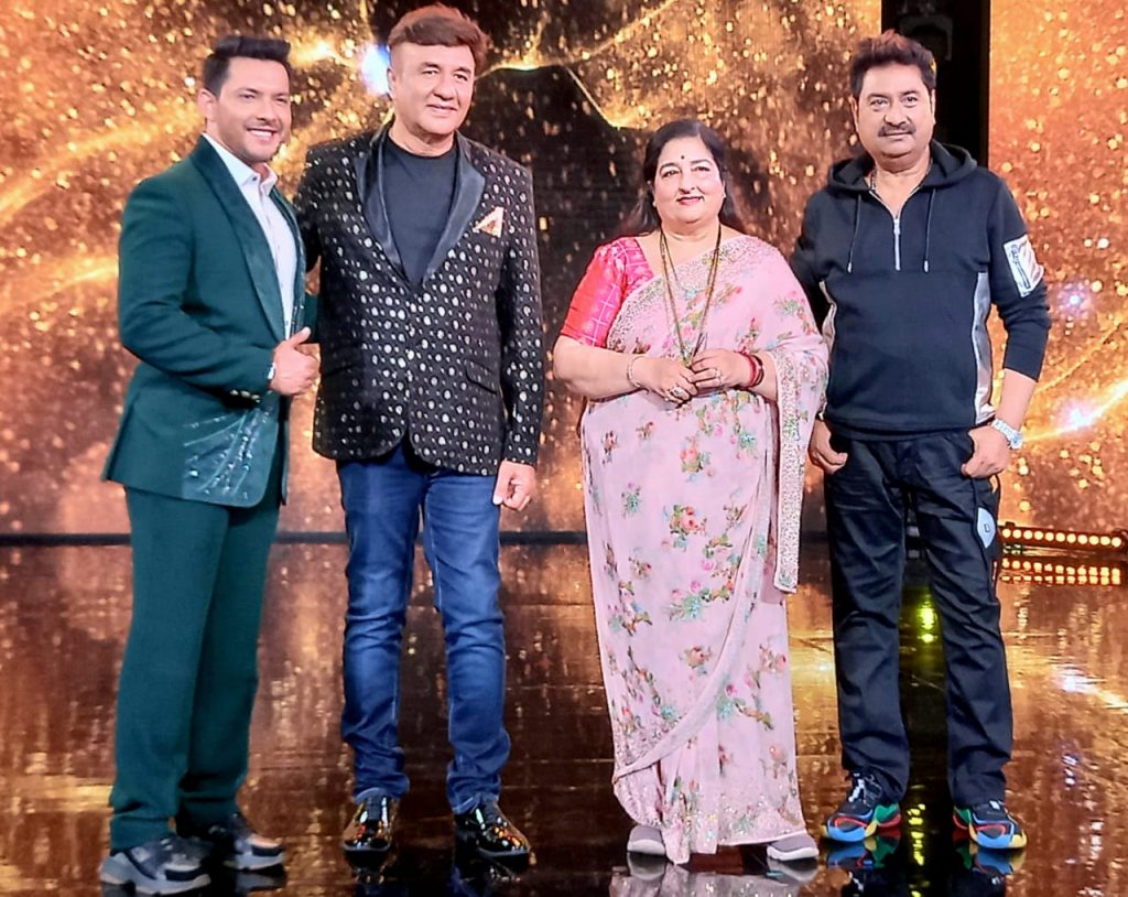 Legendary singer Kumar Sanu makes a weekend appearance on the sets of Indian Idol, also inspires two Indian Idol 12 contestants Pawandeep Singh & Arunima.